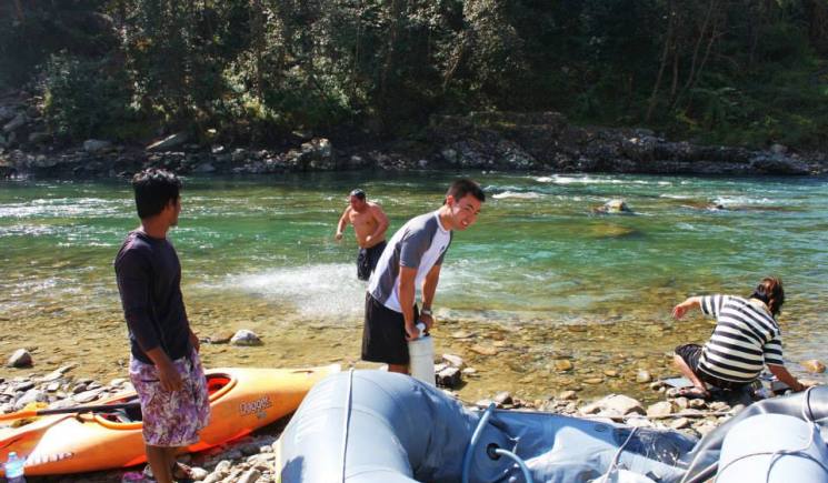 Rafting in bhotakosi river