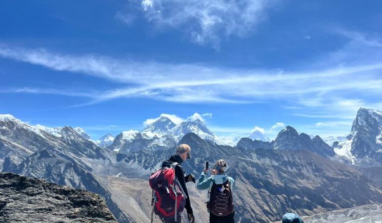 Trekking in Nepal-Mt: Mountain Everest 
